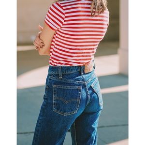 Womens vintage 550 Levi’s jeans in a medium wash 0081